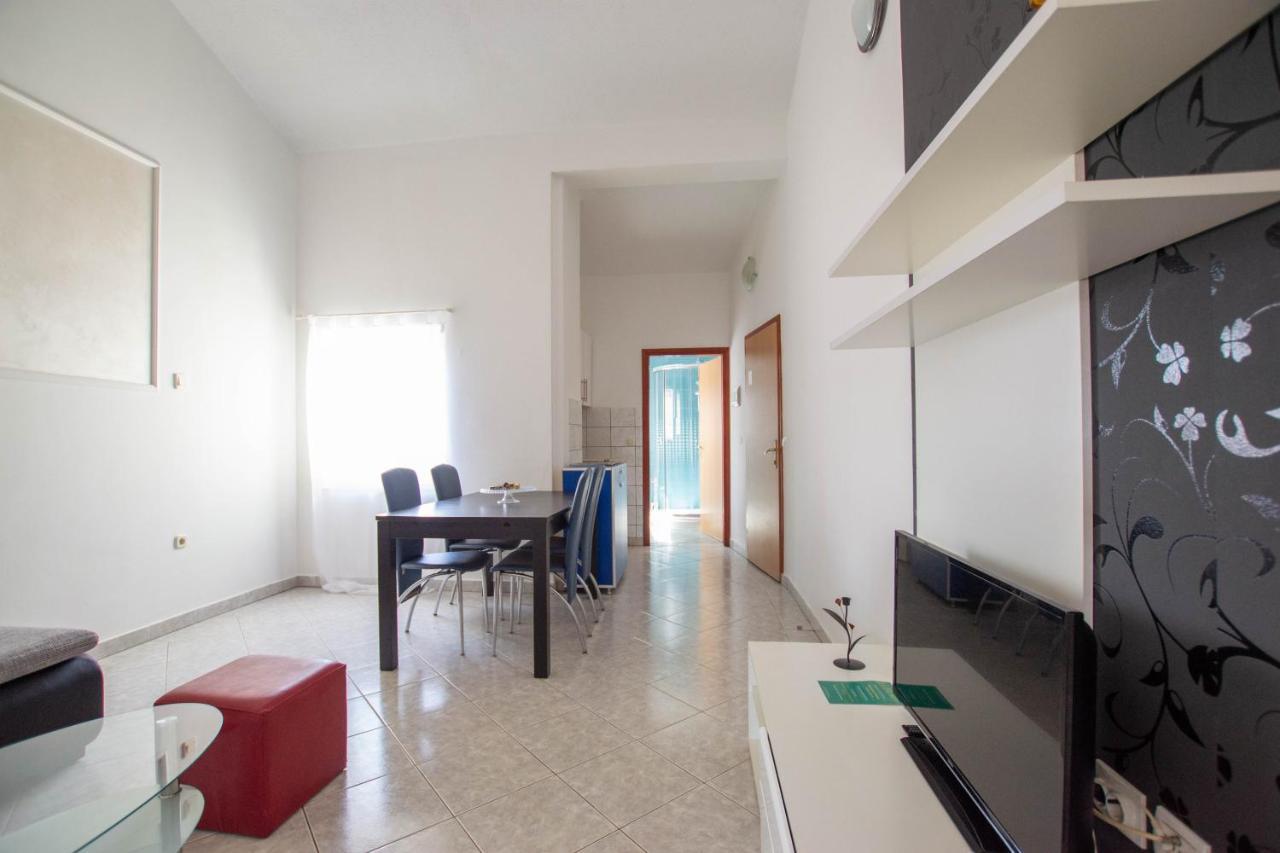 Cozy Apartment With Breakfast On Request 1 Pula Exterior foto