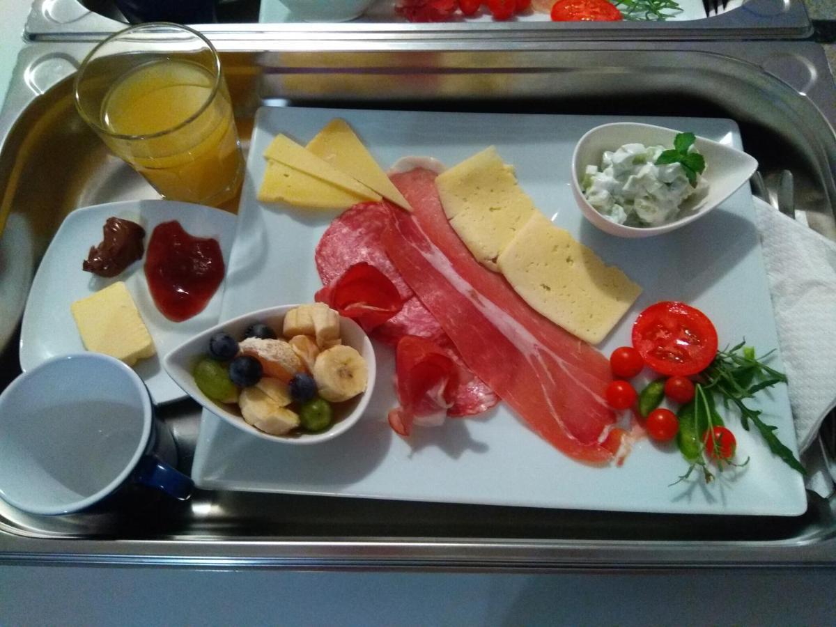 Cozy Apartment With Breakfast On Request 1 Pula Exterior foto