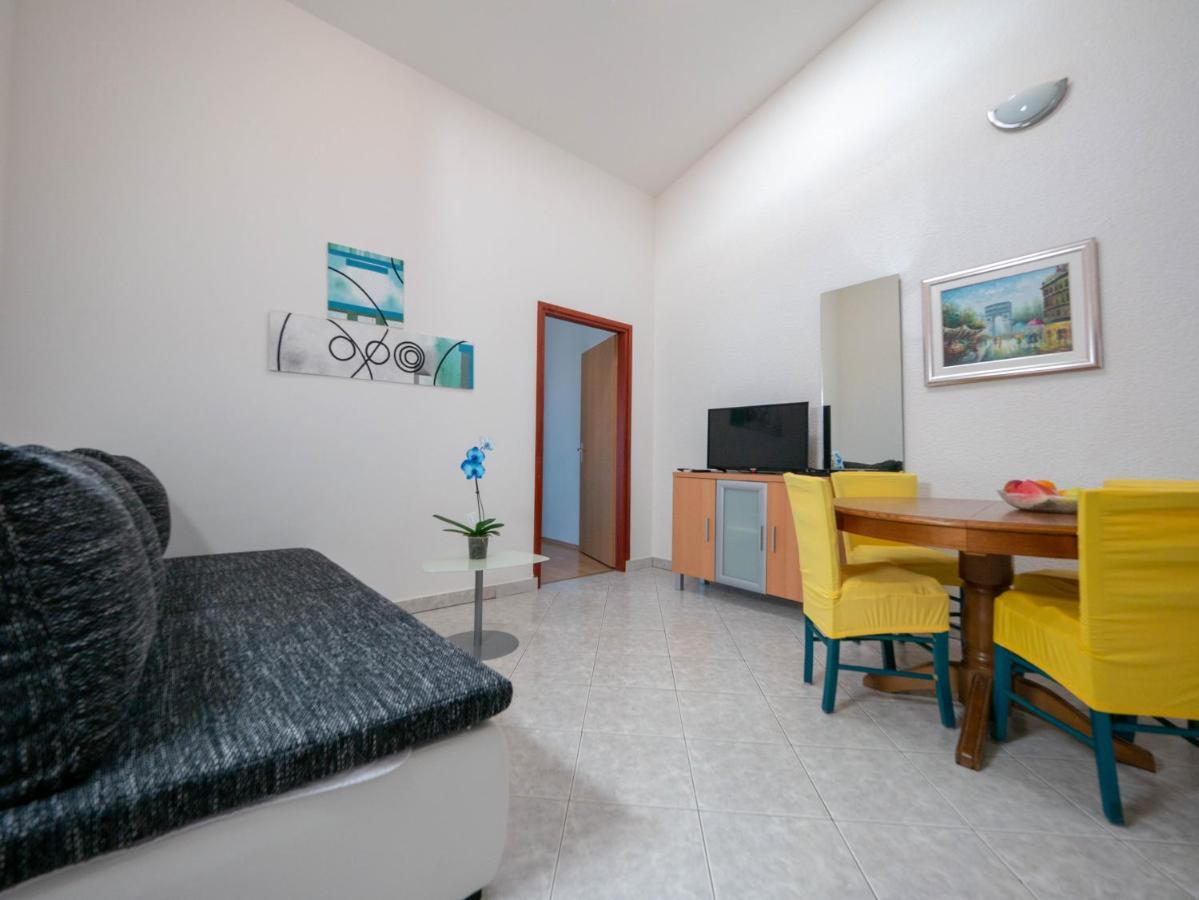 Cozy Apartment With Breakfast On Request 1 Pula Exterior foto